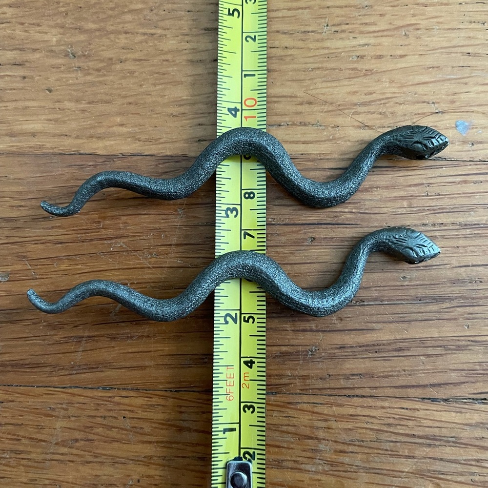 Vintage Metal Set of Two Snake Figurines - Picture 4 of 5